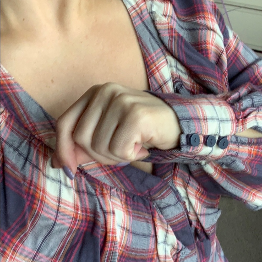Mosscimo grey cream red plaid top